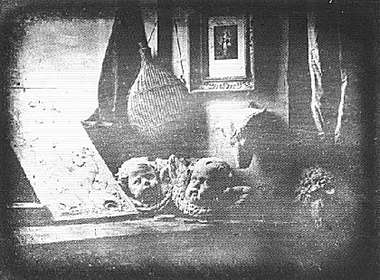 Intrieur d'un Cabinet Curiosit, daguerretipo feito pelo prprio Louis Daguerre em 1837